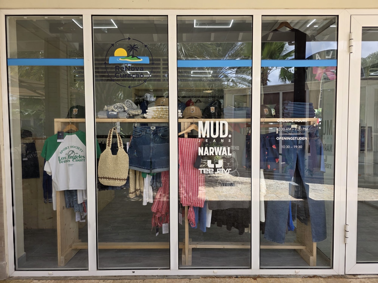 ReNova Curaçao store front with glass facade