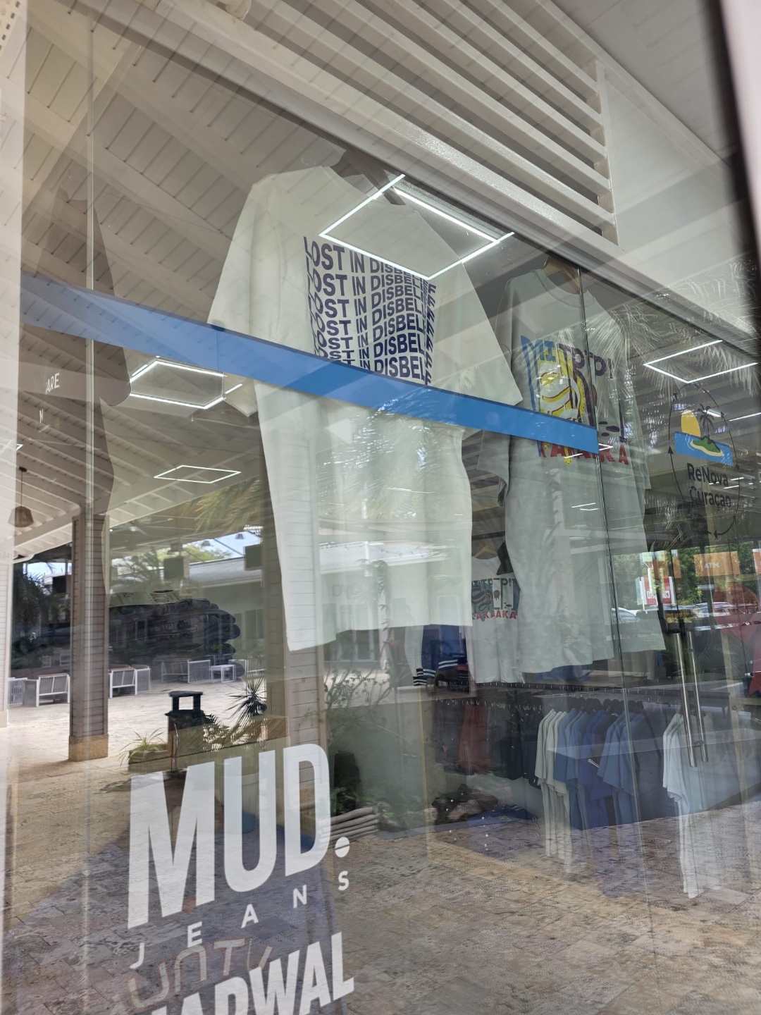 ReNova Curaçao storefront — MUD Jeans, Narwal, Tee Jays logos